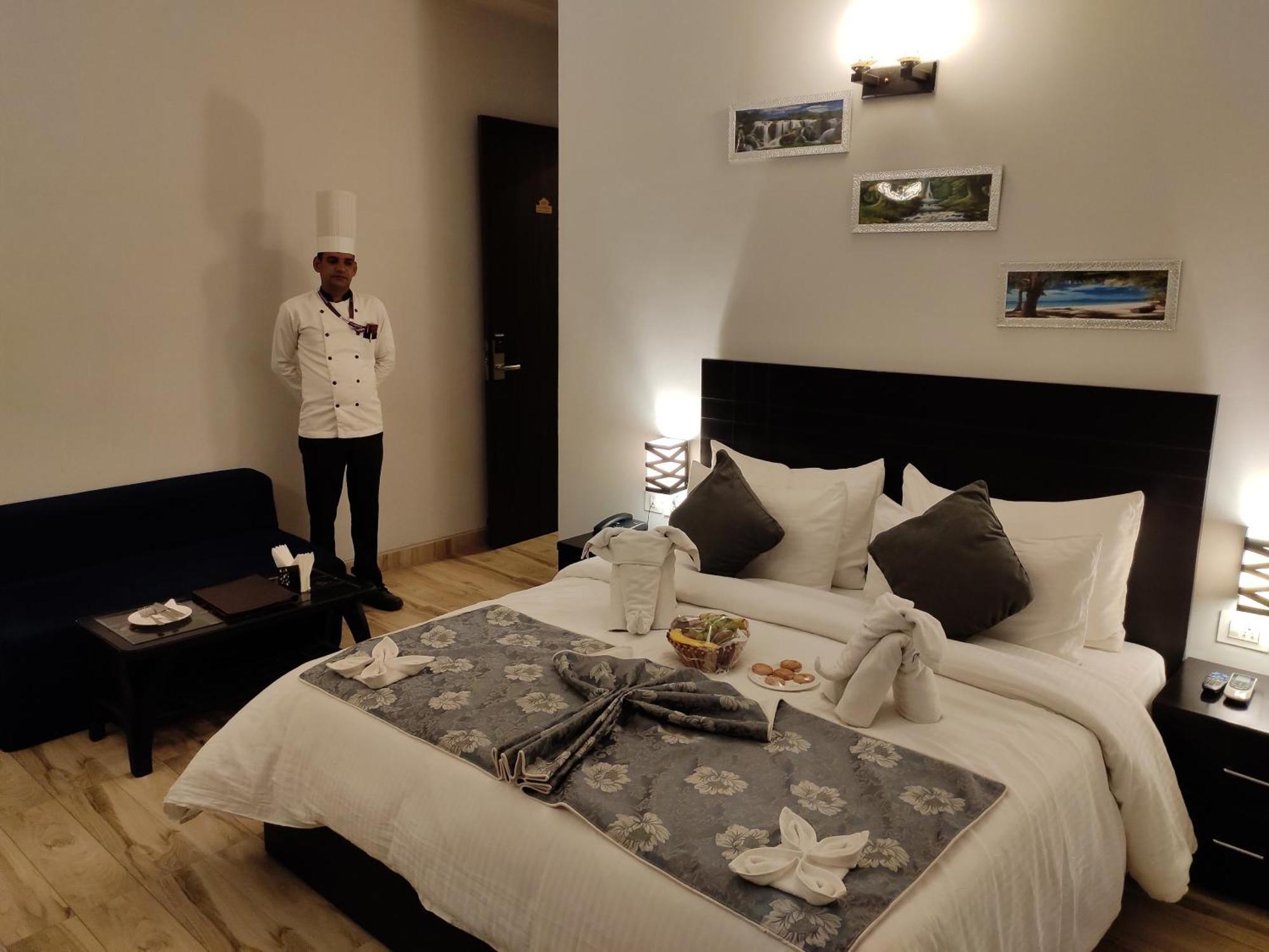 Anandan Citrine Hotel Vrindavan Bagian luar foto