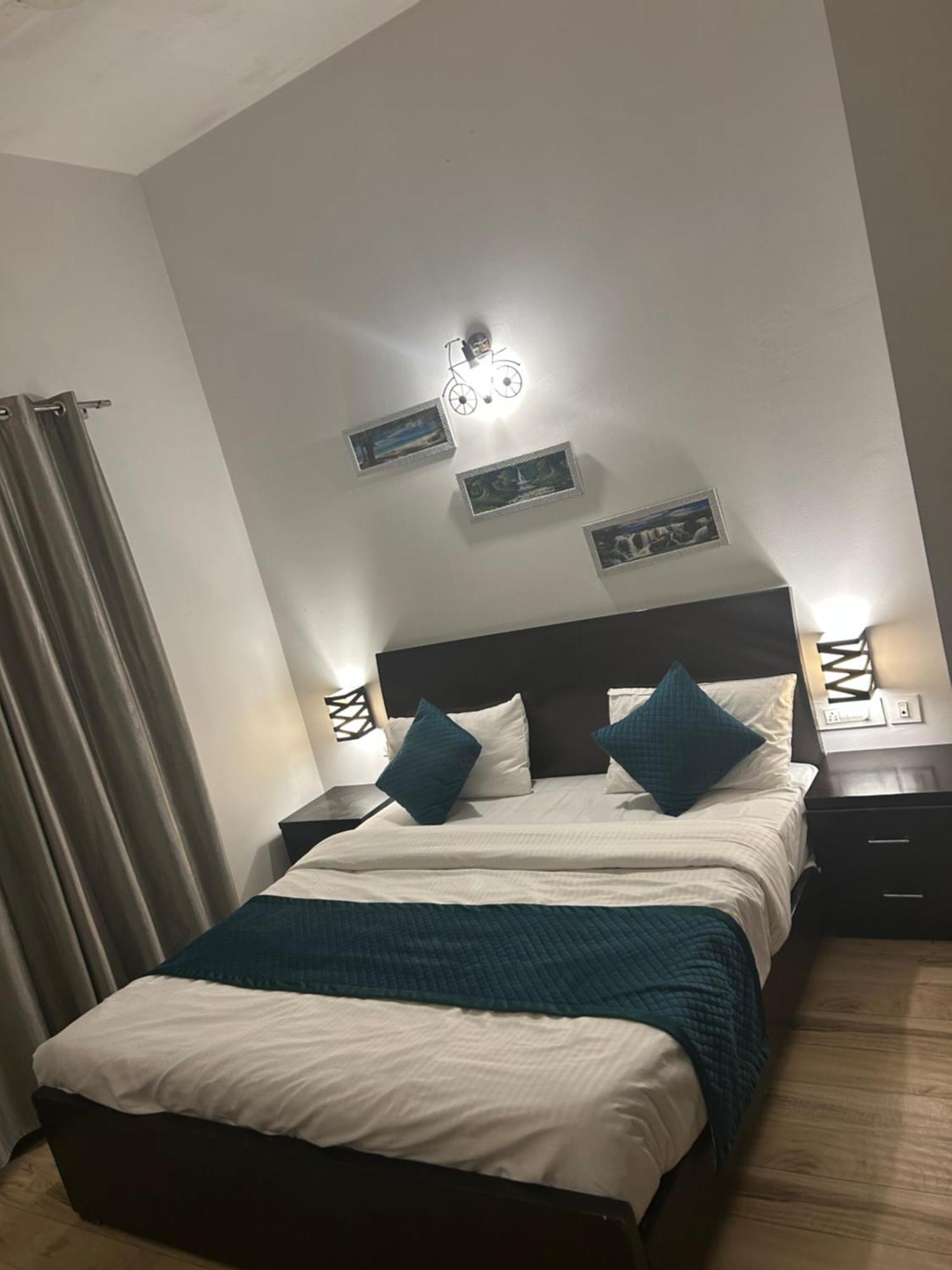 Anandan Citrine Hotel Vrindavan Bagian luar foto