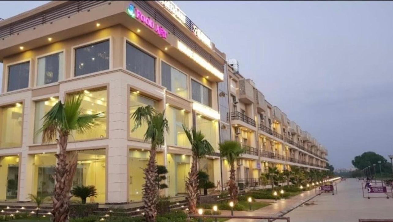 Anandan Citrine Hotel Vrindavan Bagian luar foto
